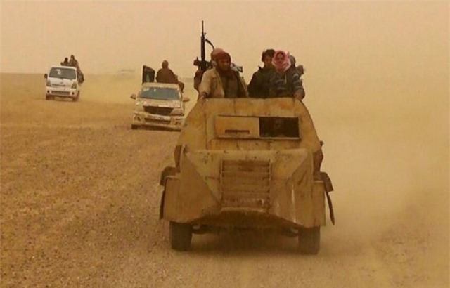 IS ngóc đầu tấn công, quân đội Syria thương vong nặng nề