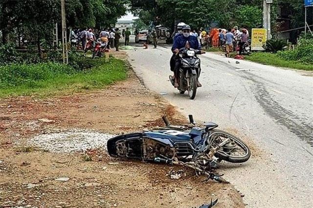 Ô tô đâm xe máy tại Thanh Hóa, 3 người thương vong