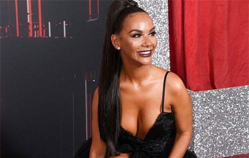 Người đẹp Chelsee Healey khoe vòng 1 căng đầy