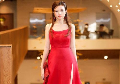 CHUYỆN SHOWBIZ (2/6): Sara Lưu lộ vòng 2 bất thường, Midu chính thức lên tiếng về chuyện tái hợp với Phan Thành