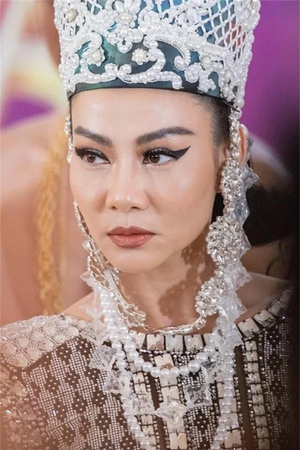 Phớt lờ phản ứng của Tùng Dương về danh xưng Diva, Thu Minh bất ngờ hành động thế này  - Ảnh 3.