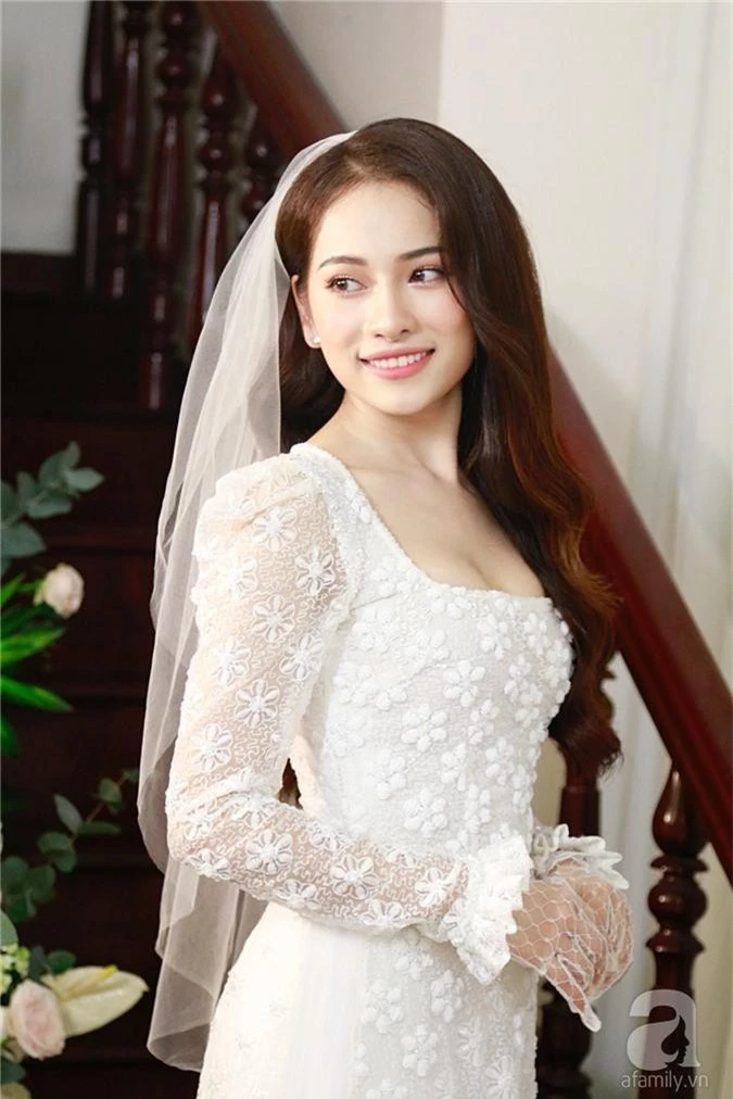 Đám cưới Dương Khắc Linh - Sara Lưu: Cô dâu lộ dáng vòng 2 bất thường - Ảnh 1.