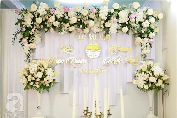 Trực tiếp đám cưới Dương Khắc Linh - Sara Lưu: Nhà cô dâu bày tiệc hoa giản dị, không phô trương - Ảnh 9.