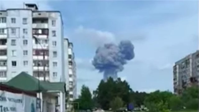 Nổ nhà máy TNT ở Nga: 200 tòa nhà bị hư hại, 79 người bị thương - 1
