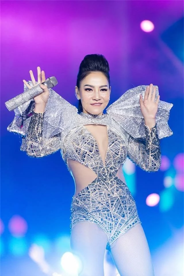 Trước khi "nói móc" Thu Minh về danh xưng Diva, Tùng Dương từng "chị chị em em" thân thiết, còn ca ngợi thế này cơ!  - Ảnh 3.