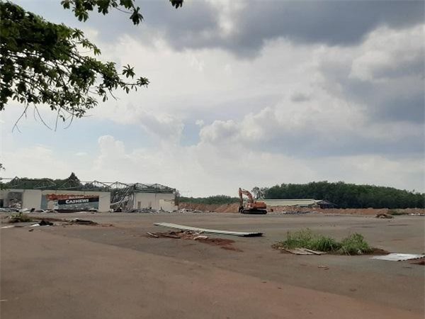 B&#xEC;nh D&#x1B0;&#x1A1;ng: &#x2018;X&#xE9; r&#xE0;o&#x2019; b&#xE1;n &#x111;&#x1EA5;t n&#x1EC1;n d&#x1EF1; &#xE1;n Nh&#x1EAD;t Huy Center