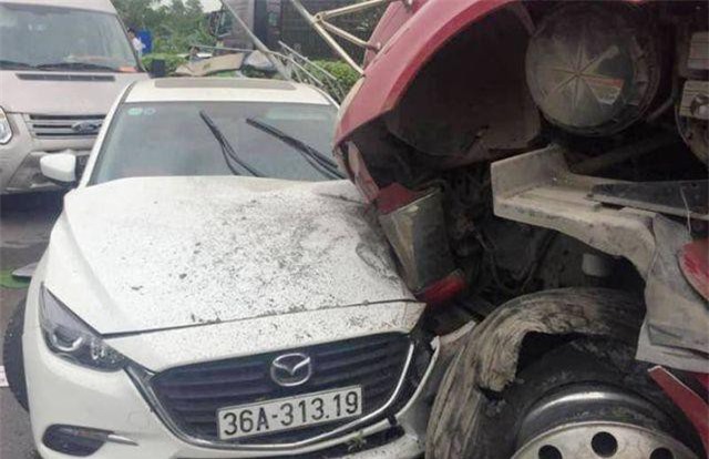 Thanh Hóa: 6 ô tô tông nhau liên hoàn, quốc lộ 1A tắc nhiều giờ