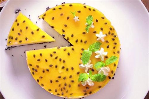 Bánh Mousse chanh dây mát lạnh, cắn một miếng là 'tan ngay trong miệng'