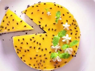Bánh Mousse chanh dây mát lạnh, cắn một miếng là 'tan ngay trong miệng'
