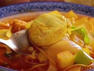 Clip: 'Xuýt xoa' thưởng thức món súp đậu hũ cay nồng chuẩn vị Hàn Quốc