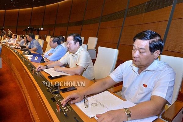 44,21% Đại biểu Quốc hội tán thành việc cấm uống rượu, bia khi lái xe