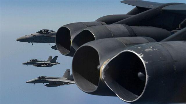B-52, tàu sân bay Mỹ tập trận mô phỏng tấn công sát Iran
