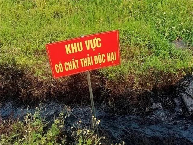 Lộ diện đối tượng đổ chất thải gây bỏng nặng ra mương - 3