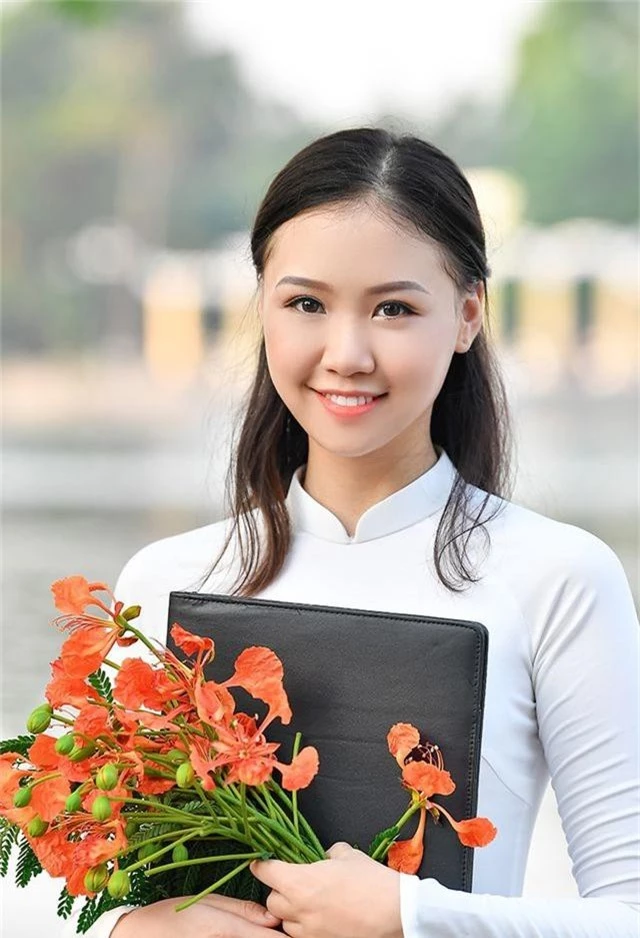 Nữ sinh THPT Trần Phú cao 1m70, dáng chuẩn người mẫu - 10