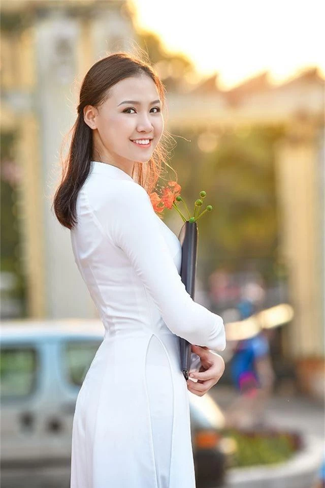 Nữ sinh THPT Trần Phú cao 1m70, dáng chuẩn người mẫu - 11