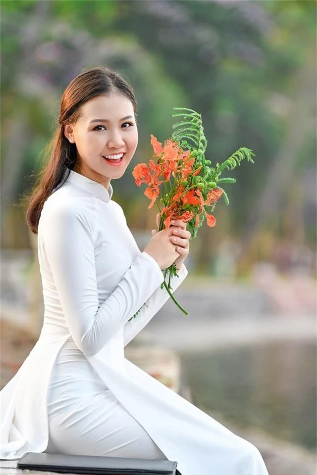 Nữ sinh THPT Trần Phú cao 1m70, dáng chuẩn người mẫu - 3