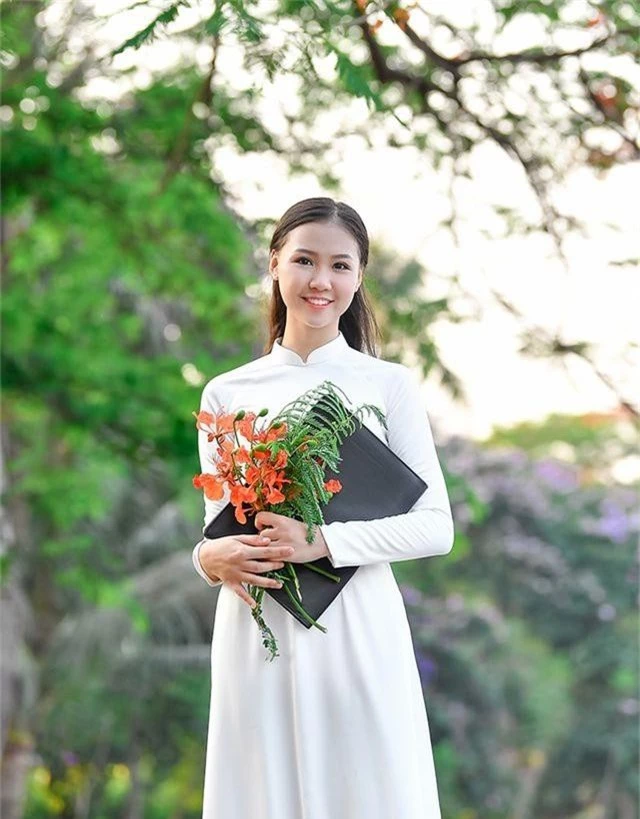 Nữ sinh THPT Trần Phú cao 1m70, dáng chuẩn người mẫu - 5