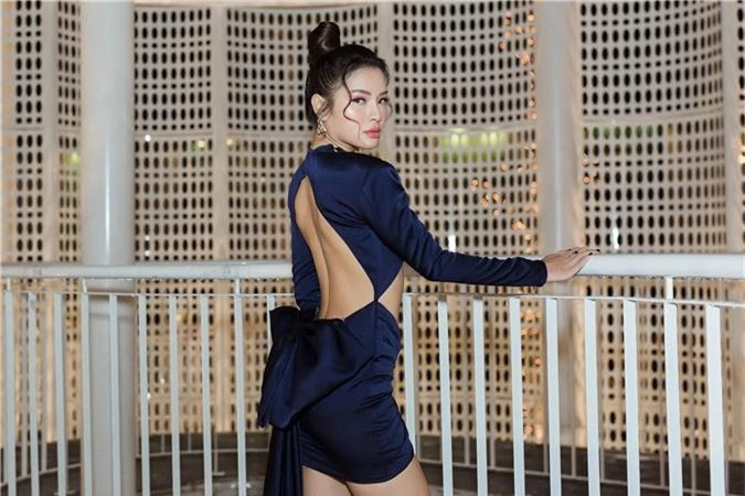 Phương Trinh Jolie gây choáng với style hở nửa bầu ngực, sexy thách thức người nhìn - Ảnh 4.