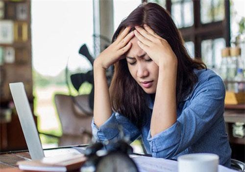 Buổi tối đầu tiên đi du lịch cùng công ty, tôi đã vào nhầm phòng sếp, nhưng chuyện xảy ra cả đêm đó mới là điều khiến tôi bất ngờ