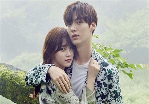 Chỉ bằng một hành động tưởng không liên quan, "nàng cỏ" Goo Hye Sun đã làm rõ tin đồn trục trặc với chồng trẻ
