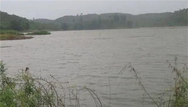 Quảng Trị: Chơi gần hồ nước, 2 trẻ nhỏ chết đuối thương tâm