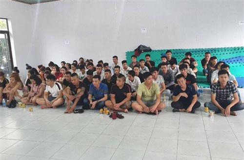 TPHCM: Hơn 100 người tham gia “tiệc ma tuý” trong quán karaoke ở ngoại ô Sài Gòn