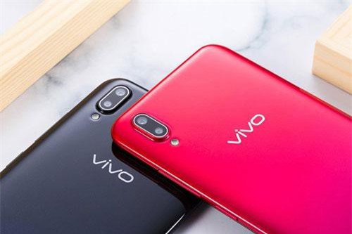 Trên tay Vivo Y93 giá 3,79 triệu tại Việt Nam