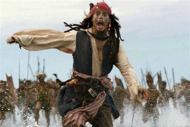 Fan biểu tình đòi Johnny Depp quay lại “Cướp biển vùng Carribean” - Ảnh 1.