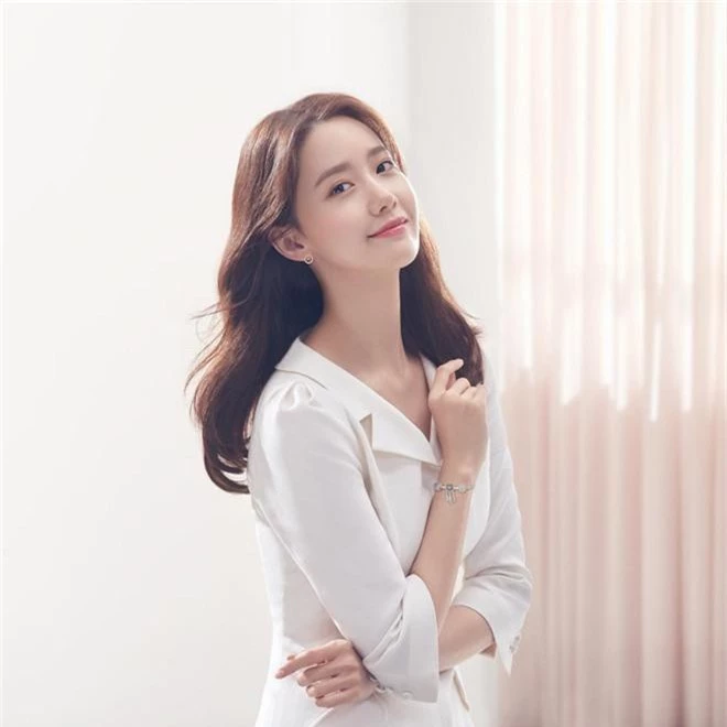 Lâu lắm rồi mới đụng hàng với Yoona, nữ thần Suzy được khen hết lời nhưng liệu có đánh bật được đối thủ? - Ảnh 5.