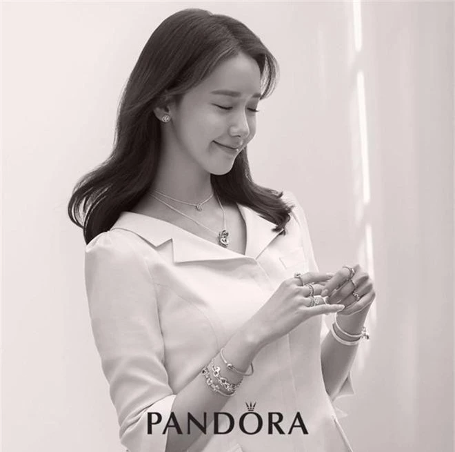 Lâu lắm rồi mới đụng hàng với Yoona, nữ thần Suzy được khen hết lời nhưng liệu có đánh bật được đối thủ? - Ảnh 6.