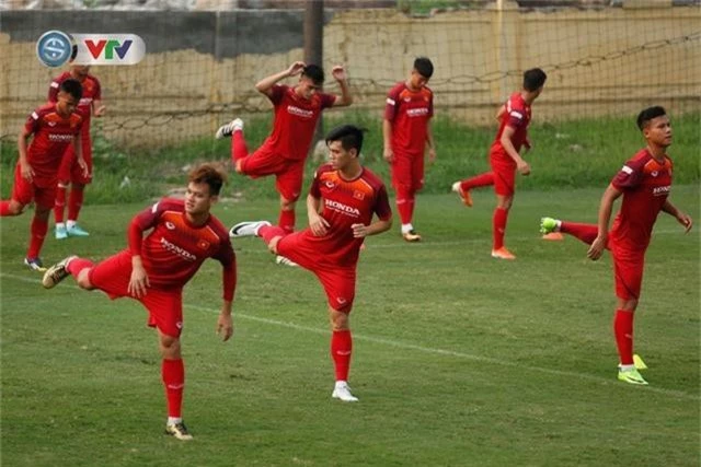 U23 Việt Nam có ngày đầu tiên tập luyện đầy đủ quân số - Ảnh 9.