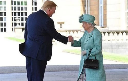 Tổng thống Trump và Nữ hoàng Anh. Tổng thống Trump và Nữ hoàng Anh.