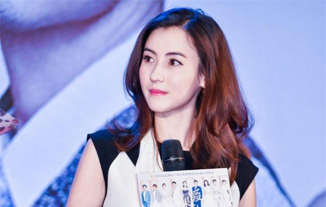 Trương Bá Chi chính thức lên tiếng sau khi bị "mẹ đỡ đầu" chỉ trích là kẻ "nói dối thành nghiện"