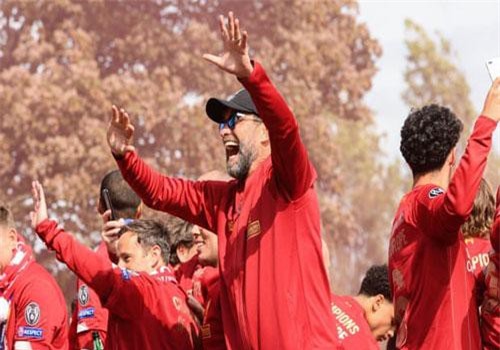 Được ‘Hoàng đế’ mời gọi, Klopp vẫn một lòng với Liverpool