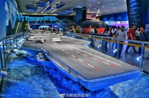 Bảo tàng Quân sự - Cách mạng Trung Quốc mới đây đã đưa vào trưng bày mô hình mới nhất về thiết kế tàu sân bay Type 003 mà nước này đang phát triển cho tương lai 20-30 năm tới. 