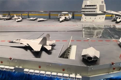 Các máy bay chiến đấu trang bị cho con tàu sẽ gồm tiêm kích J-15 và J-31. Các máy bay chiến đấu trang bị cho con tàu sẽ gồm tiêm kích J-15 và J-31.