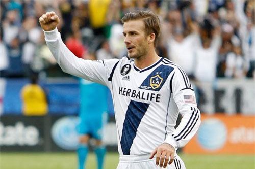 CLIP: Ngỡ ngàng trước 10 siêu phẩm đá phạt góc thành bàn