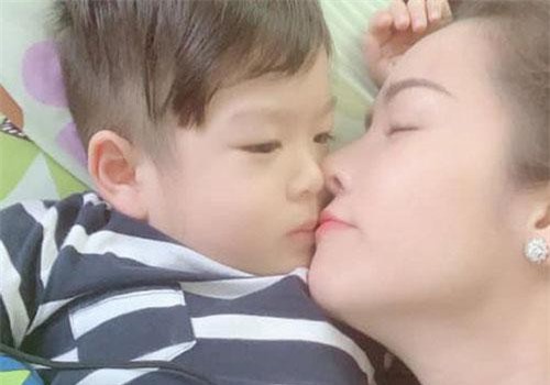 Nhật Kim Anh than thở nhớ con sau tiết lộ bị chồng cũ cản trở quyền gặp và nuôi con