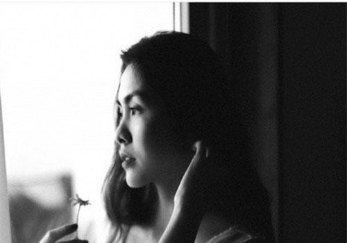 Tăng Thanh Hà khiến fan lo lắng chỉ với động thái "lạ lùng" này