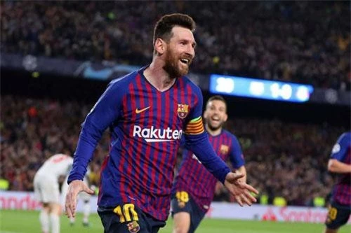 Messi ăn mừng bàn thắng vào lưới Liverpool.