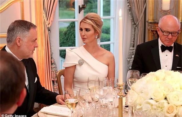 Ngày thứ 3 tại Anh, Ivanka Trump tiếp tục làm chao đảo giới truyền thông, "áp đảo" cả gia đình hoàng gia bằng màn thể hiện xuất chúng - Ảnh 6.