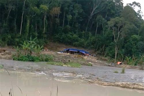 Đắk Nông: “Quặng tặc” hoạt động rầm rộ trong khu vực quân sự?