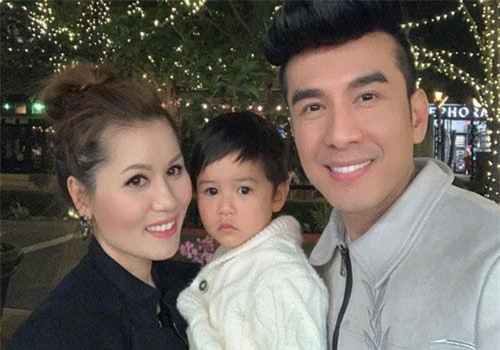 CLIP: Con trai Đan Trường đếm số thành thạo bằng 3 thứ tiếng dù mới lên 2 tuổi