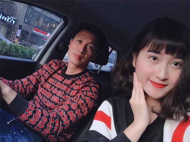 Hoàn hảo như bạn gái cầu thủ Huy Hùng: Xinh, giỏi nấu ăn, kiếm tiền, chăm bạn trai