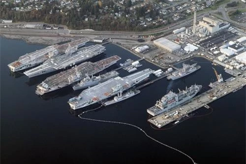 Từ trái sang phải, các tàu sân bay Independence, Kitty Hawk, Constellation và Ranger của Hải quân Mỹ sau khi ngừng hoạt động
