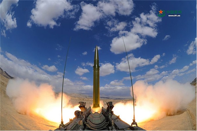 Clip: Lần đầu tiên Trung Quốc bắn thử tên lửa đạn đạo DF-11 AZT