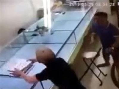 Hà Nội: Khởi tố đối tượng cướp giật hơn 120 chỉ vàng