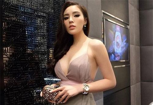 Cuộc sống trái ngược của 3 Hoa hậu Việt đăng quang năm tuổi 18