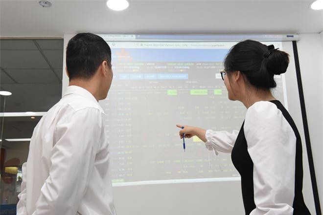 Thị trường khó, doanh nghiệp vẫn muốn lên sàn