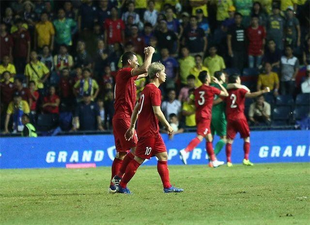 Báo Hàn Quốc: “Đội tuyển Việt Nam đã thắng may mắn Thái Lan”